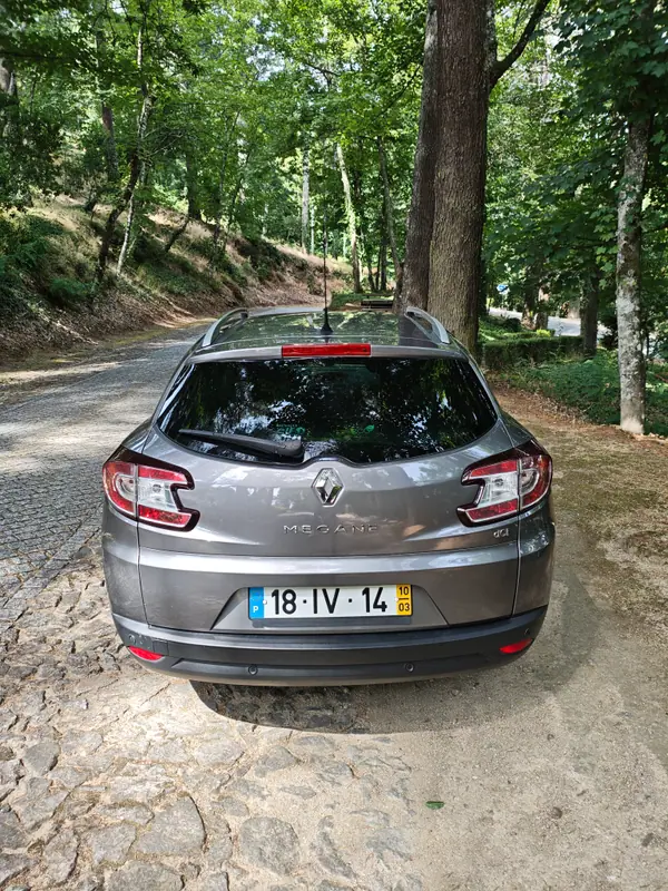 Renault Mégane Break 2010 - 3900 EUR, 257000 km - AUTO.MOTO.pt - 257000km - foto 5 de 10