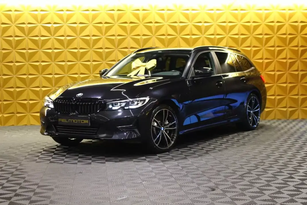 BMW 320 2021 - 26800 EUR, 124000 km - AUTO.MOTO.pt - 124000km - foto 1 de 25
