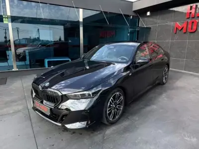 BMW 530e 2024 - 52900 EUR, 500 km - AUTO.MOTO.pt - 500km - foto 13 de 15