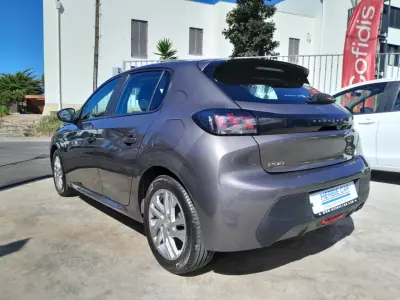 Peugeot 208 2020 - 19500 EUR, 8000 km - foto 5 de 17