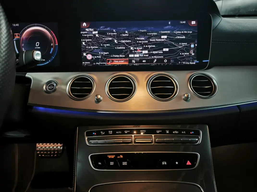 Mercedes-Benz E 300 2022 - 35950 EUR, 122245 km - AUTO.MOTO.pt - 122245km - foto 29 de 43