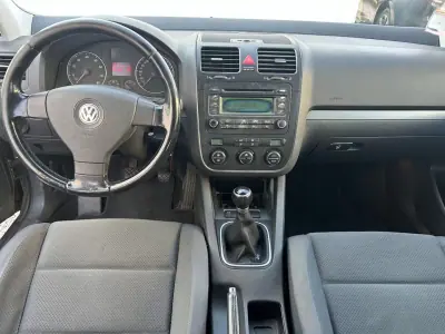 Volkswagen Golf 2004 - 4990 EUR, 228700 km - AUTO.MOTO.pt - 228700km - foto 8 de 11