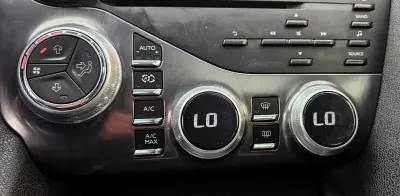 Citroën DS5 2014 - 13999 EUR, 160000 km - AUTO.MOTO.pt - 160000km - foto 19 de 29