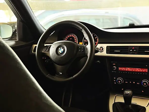 BMW 320 2006 - 12500 EUR, 240000 km - AUTO.MOTO.pt - 240000km - foto 31 de 38