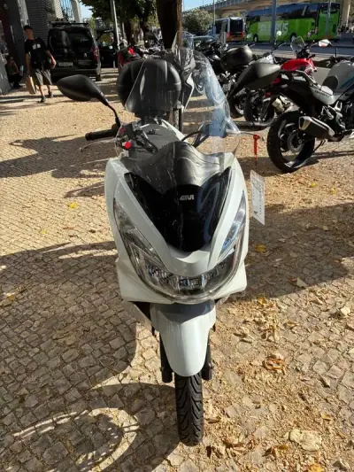 Honda PCX 125 2017 - 2150 EUR, 27871 km - foto 4 de 15