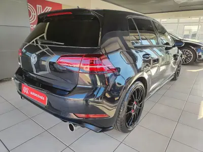 Volkswagen Golf 2018 - 26750 EUR, 99000 km - AUTO.MOTO.pt - 99000km - foto 11 de 39