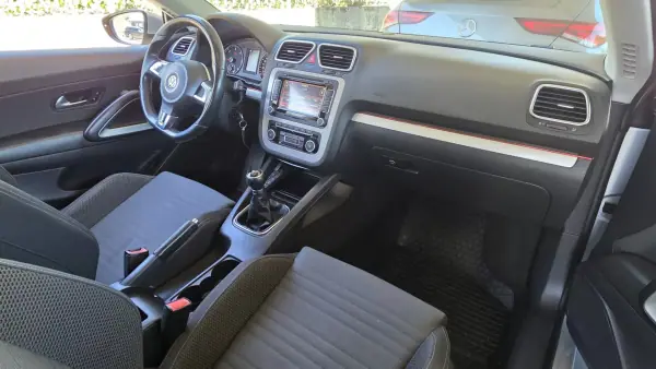 Volkswagen Scirocco 2012 - 13990 EUR, 166000 km - AUTO.MOTO.pt - 166000km - foto 18 de 23