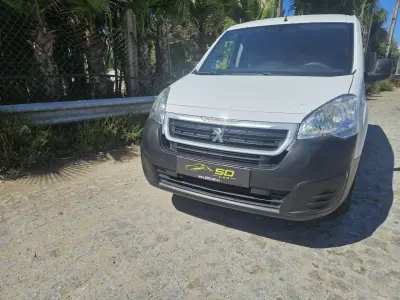 Peugeot PARTNER GIRAFON 2018 - 8750 EUR, 210000 km - AUTO.MOTO.pt - 210000km - foto 2 de 8