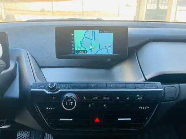 BMW i3 2019 - 20450 EUR, 50000 km - AUTO.MOTO.pt - 50000km - foto 5 de 11