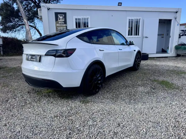 Tesla Model Y 2022 - 39990 EUR, 59000 km - AUTO.MOTO.pt - 59000km - foto 2 de 21