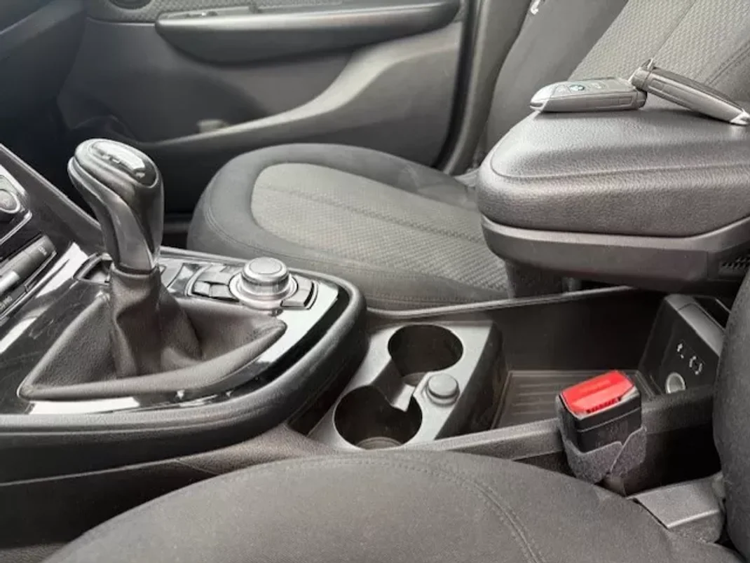 BMW 216 Active Tourer 2015 - 16000 EUR, 170700 km - AUTO.MOTO.pt - 170700km - foto 21 de 24