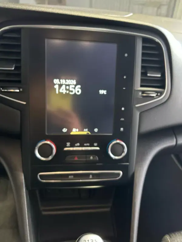 Renault Mégane 2019 - 14250 EUR, 135000 km - AUTO.MOTO.pt - 135000km - foto 23 de 37
