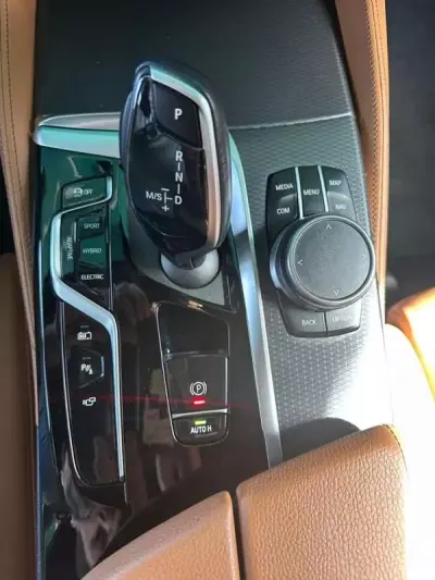 BMW 530e 2021 - 33900 EUR, 101252 km - AUTO.MOTO.pt - 101252km - foto 18 de 28