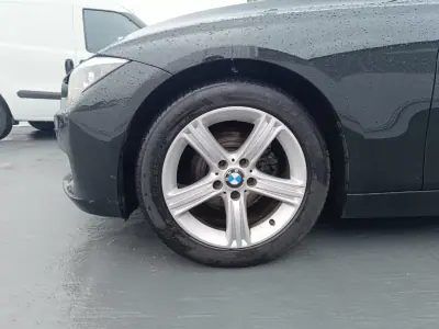BMW 318 2012 - 12890 EUR, 205182 km - AUTO.MOTO.pt - 205182km - foto 6 de 23