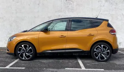 Renault Scénic 2019 - 16900 EUR, 71000 km - AUTO.MOTO.pt - 71000km - foto 7 de 19