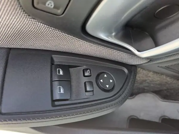 BMW i3 2019 - 28500 EUR, 89000 km - AUTO.MOTO.pt - 89000km - foto 23 de 45