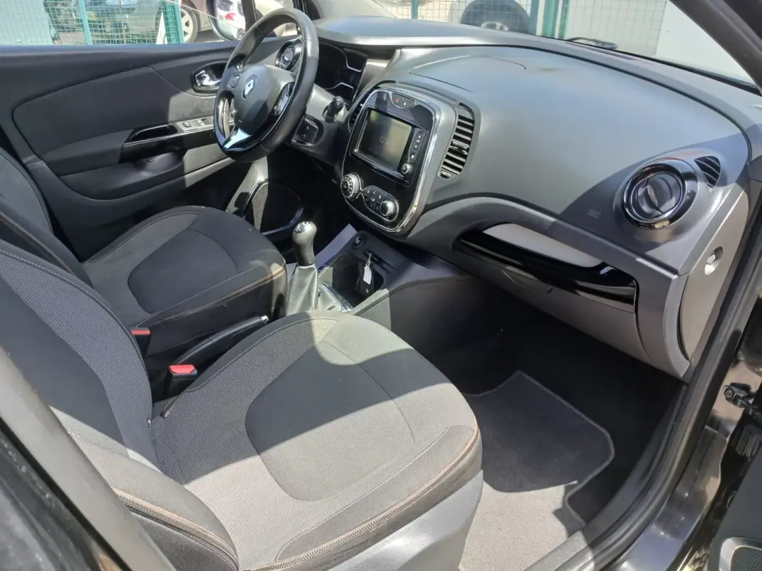 Renault Captur 2013 - 9950 EUR, 157174 km - AUTO.MOTO.pt - 157174km - foto 23 de 25