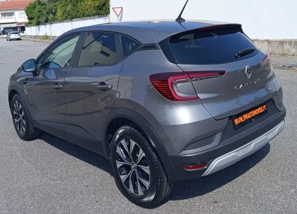 Renault Captur 2023 - 15490 EUR, 89400 km - 89400km - foto 5 de 18