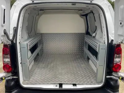 Citroën Berlingo 1.6 HDI IVA Dedutível 2019 - 10900 EUR, 142000 km - AUTO.MOTO.pt - 142000km - foto 30 de 36
