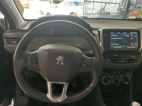 Peugeot 208 2018 - 14900 EUR, 144000 km - AUTO.MOTO.pt - 144000km - foto 5 de 13