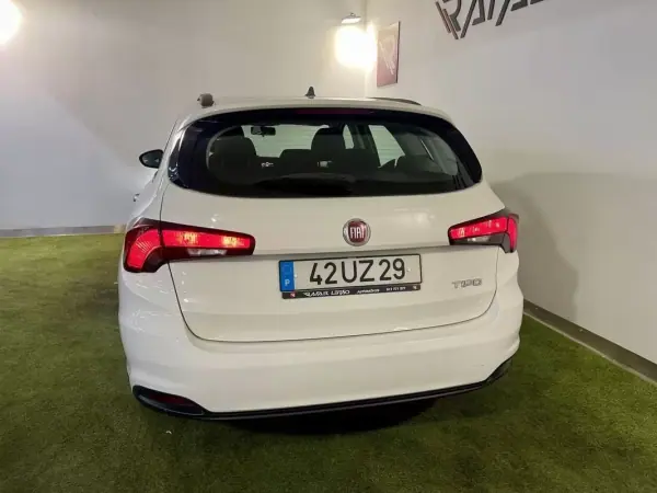 Fiat Tipo Station Wagon 2018 - 8750 EUR, 154000 km - AUTO.MOTO.pt - 154000km - foto 8 de 23