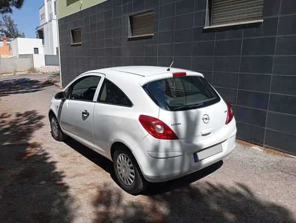 Opel Corsa 1.3 CDTI Van 2009 - 3650 EUR, 206247 km - AUTO.MOTO.pt - 206247km - foto 3 de 13