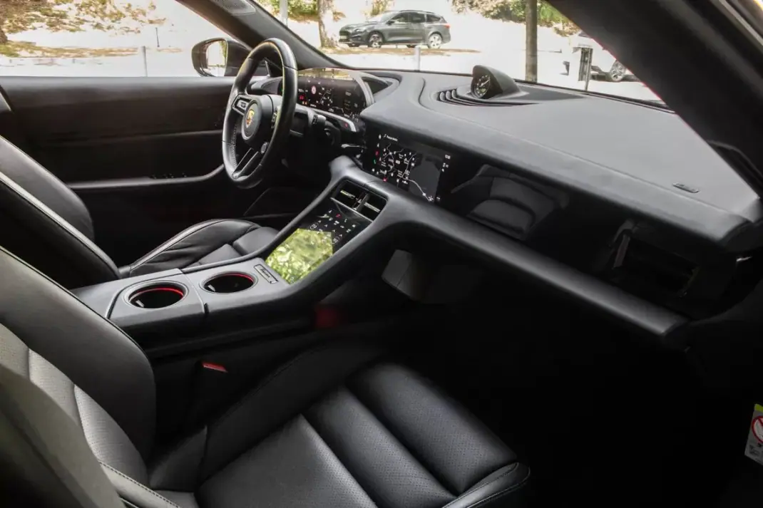 Porsche Taycan 2021 - 59890 EUR, 67644 km - AUTO.MOTO.pt - 67644km - foto 30 de 50
