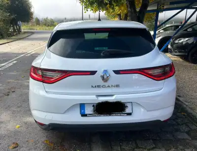 Renault Mégane 2016 - 12500 EUR, 101000 km - AUTO.MOTO.pt - 101000km - foto 5 de 10