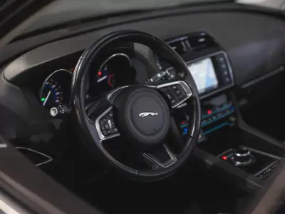 Jaguar F-Pace 2018 - 21490 EUR, 97465 km - 97465km - foto 16 de 26