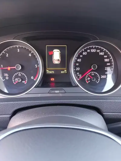Volkswagen Golf Variant 2017 - 15900 EUR, 173000 km - AUTO.MOTO.pt - 173000km - foto 15 de 16