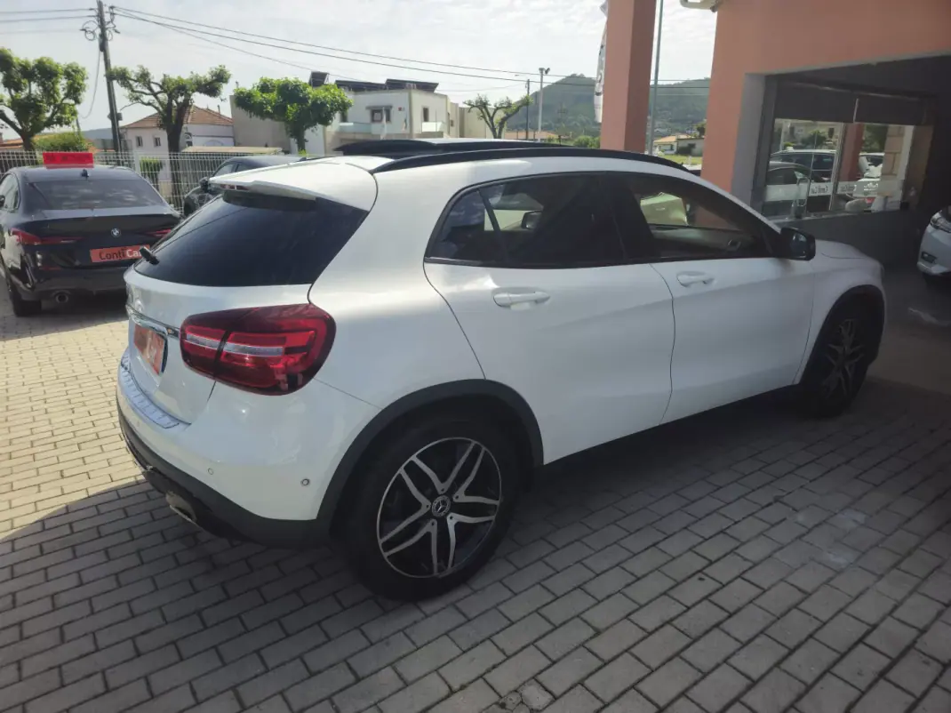 Mercedes-Benz GLA 200 2018 - 26990 EUR, 102000 km - AUTO.MOTO.pt - 102000km - foto 4 de 15