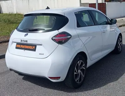 Renault Zoe 2020 - 13990 EUR, 24000 km - AUTO.MOTO.pt - 24000km - foto 8 de 17