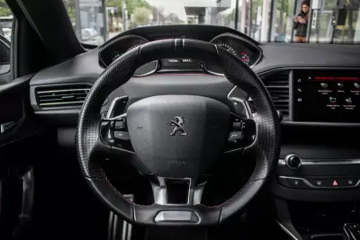 Peugeot 308 2020 - 17990 EUR, 142466 km - AUTO.MOTO.pt - 142466km - foto 13 de 45