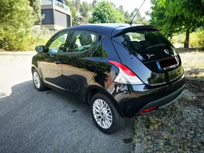 Lancia Ypsilon 2014 - 7500 EUR, 100000 km - AUTO.MOTO.pt - 100000km - foto 6 de 36