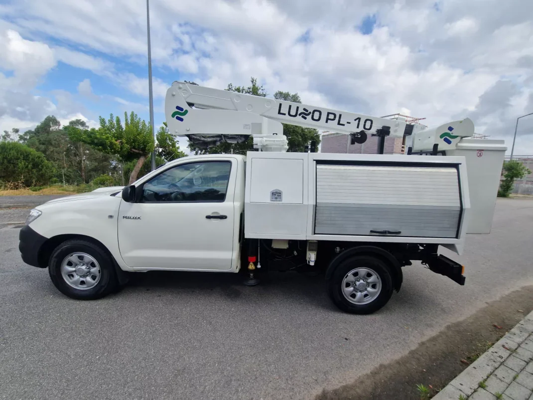 Toyota Hilux 4x4 2009 - 33500 EUR, 160000 km - AUTO.MOTO.pt - 160000km - foto 9 de 11