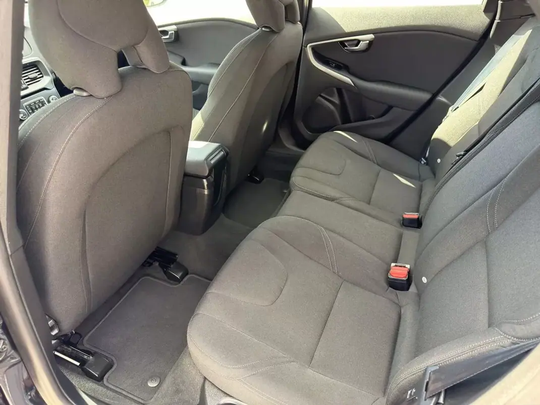Volvo V40 2014 - 10500 EUR, 169600 km - AUTO.MOTO.pt - 169600km - foto 5 de 32