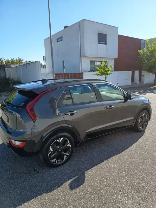Kia Niro EV 2023 - 27990 EUR, 39700 km - AUTO.MOTO.pt - 39700km - foto 6 de 15