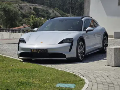 Porsche Taycan Cross Turismo 2021 - 65499 EUR, 59000 km - AUTO.MOTO.pt - 59000km - foto 13 de 40