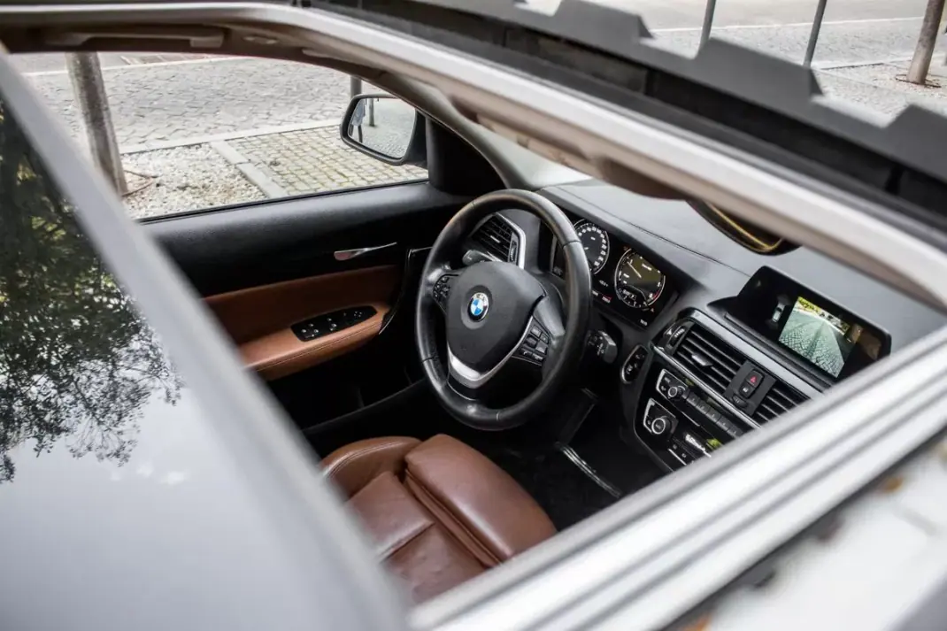 BMW 118 2018 - 16450 EUR, 210608 km - AUTO.MOTO.pt - 210608km - foto 39 de 47