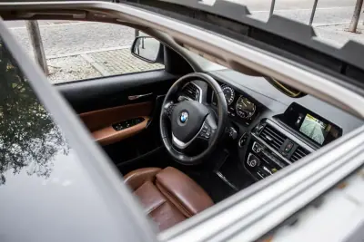 BMW 118 2018 - 16450 EUR, 210608 km - AUTO.MOTO.pt - 210608km - foto 39 de 47
