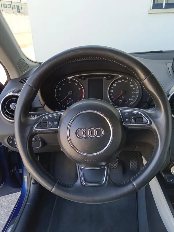 Audi A1 2010 - 7650 EUR, 189712 km - AUTO.MOTO.pt - 189712km - foto 6 de 12