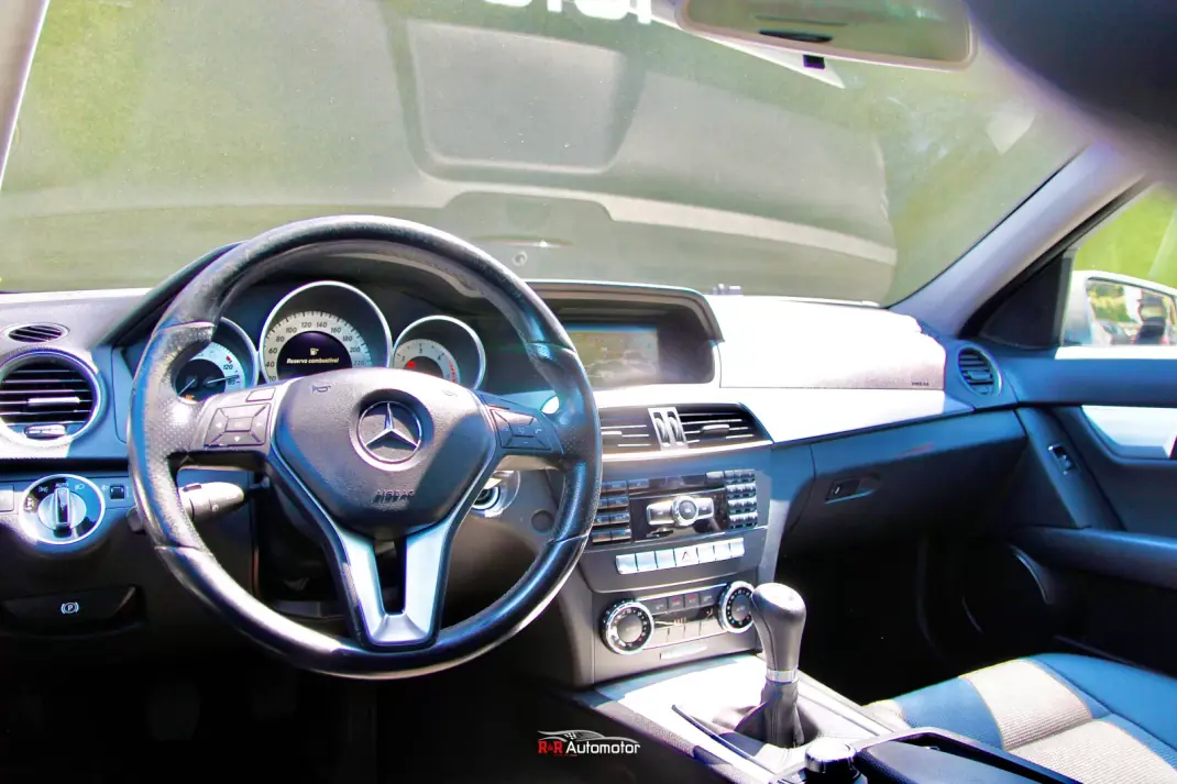Mercedes-Benz C 220 2011 - 12000 EUR, 250000 km - 250000km - foto 3 de 24