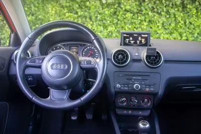 Audi A1 2014 - 12900 EUR, 154000 km - AUTO.MOTO.pt - 154000km - foto 14 de 16