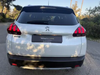 Peugeot 2008 2019 - 10999 EUR, 100000 km - AUTO.MOTO.pt - 100000km - foto 5 de 11