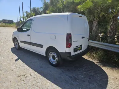 Peugeot PARTNER GIRAFON 2018 - 8750 EUR, 210000 km - AUTO.MOTO.pt - 210000km - foto 4 de 8