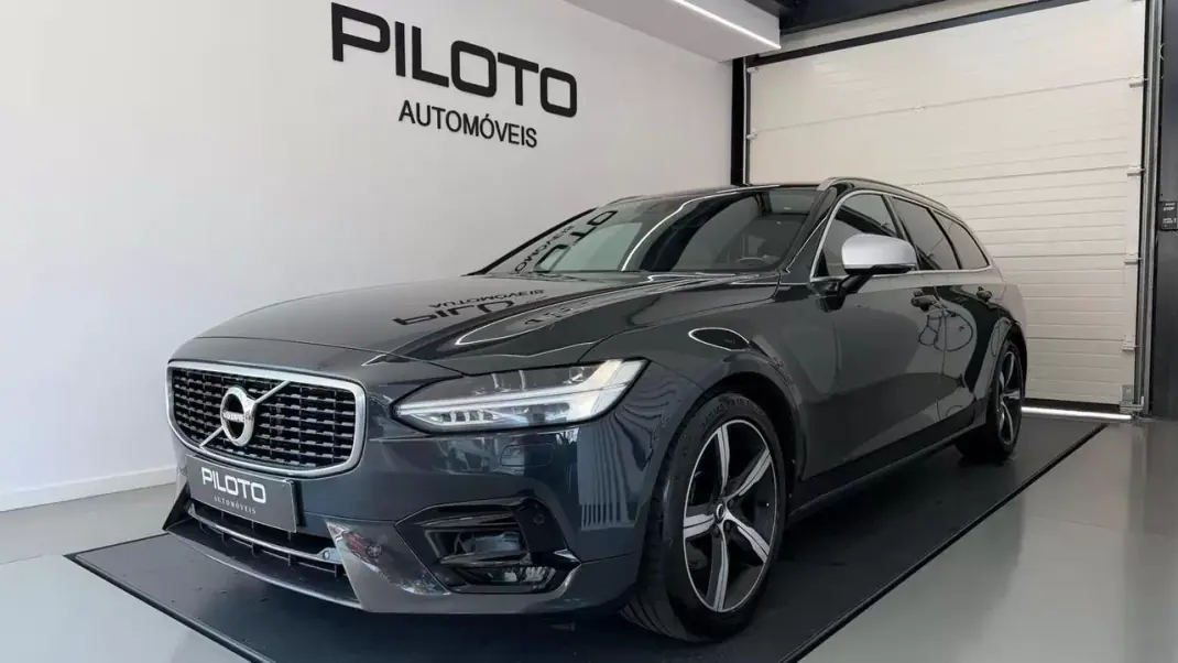Volvo V90 2018 - 23990 EUR, 166090 km - AUTO.MOTO.pt - 166090km - foto 1 de 31