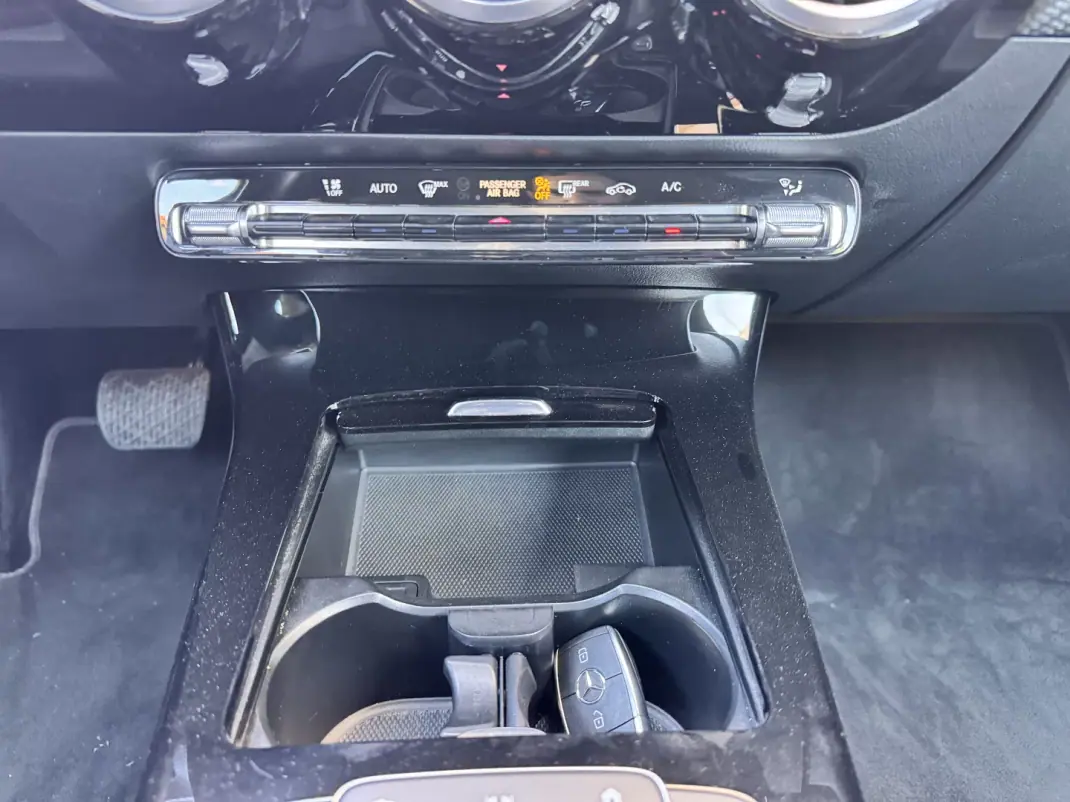 Mercedes-Benz CLA 200 2022 - 27500 EUR, 65247 km - 65247km - foto 20 de 24