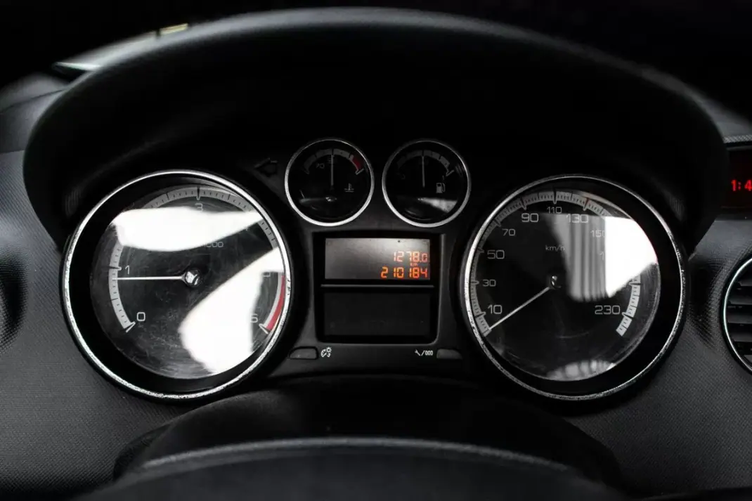 Peugeot 308 CC 2010 - 10450 EUR, 210184 km - AUTO.MOTO.pt - 210184km - foto 15 de 32