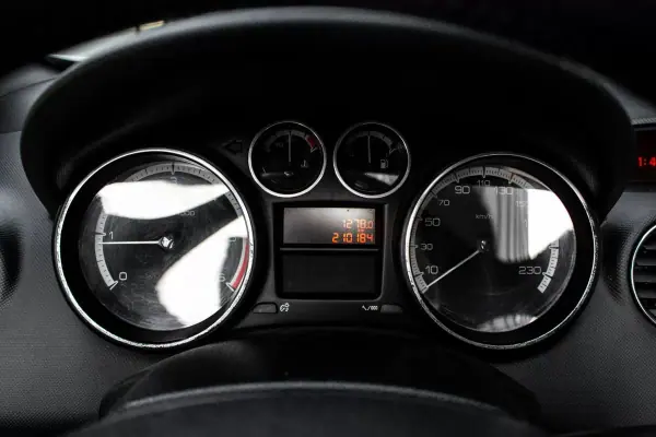 Peugeot 308 CC 2010 - 9990 EUR, 210184 km - AUTO.MOTO.pt - 210184km - foto 15 de 32