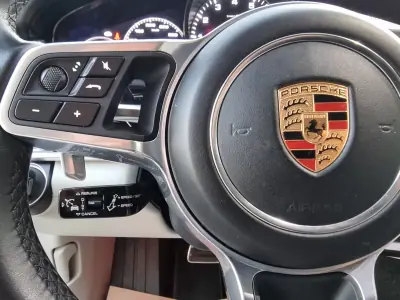 Porsche Panamera Sport Turismo 2018 - 84990 EUR, 147000 km - AUTO.MOTO.pt - 147000km - foto 35 de 50